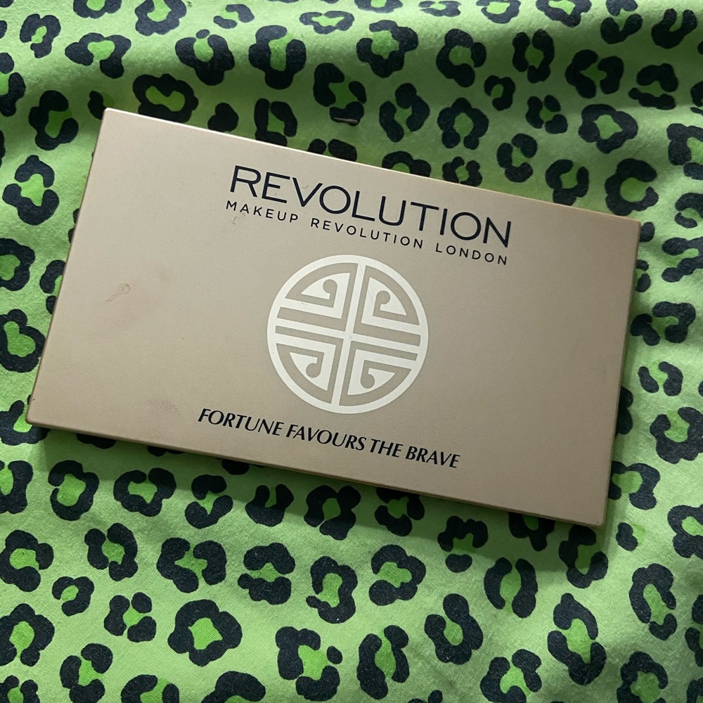 Revolution eyeshadow pallet